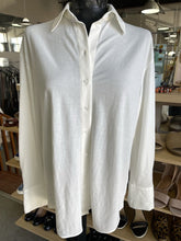 Load image into Gallery viewer, Massimo Dutti Button up Top long sleeve XSMassimo Dutti Button up Top long sleeve XS
