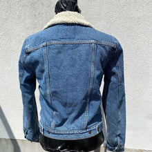 Load image into Gallery viewer, Levis sherpa denim jacket XS
