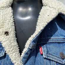 Load image into Gallery viewer, Levis sherpa denim jacket XS
