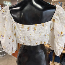 Load image into Gallery viewer, H&amp;M Floral Linen Blend Cropped Top L
