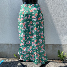 Load image into Gallery viewer, Tristan Floral Ruched Skirt 10
