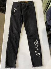 Load image into Gallery viewer, Desigual Embroidered Jeans 28
