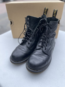 Dr. Martens Boots 9