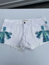 Load image into Gallery viewer, Joe&#39;s Palm Beach denim shorts NWT 31
