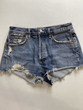 Load image into Gallery viewer, AGolde denim shorts 26
