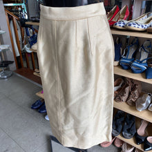 Load image into Gallery viewer, Dolce &amp; Gabbana silk lined skirt 40
