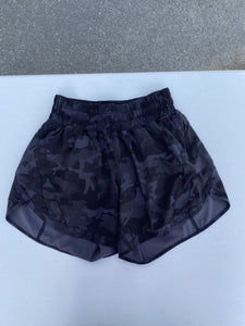 Lululemon camo lined shorts 4