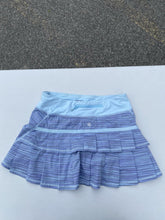 Load image into Gallery viewer, Lululemon pleated skirt 4
