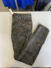 Load image into Gallery viewer, Etienne Marcel Red Zipper jeans 28
