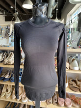 Load image into Gallery viewer, Lululemon stretchy top 4
