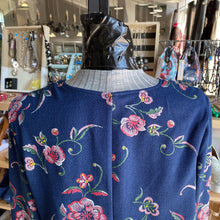 Load image into Gallery viewer, BCBG Generation floral light jacket L
