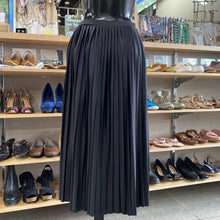 Load image into Gallery viewer, Twik pleated midi skirt S
