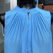 Load image into Gallery viewer, Banana Republic pleated top XS
