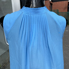 Load image into Gallery viewer, Banana Republic pleated top XS
