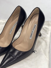 Load image into Gallery viewer, Manolo Blahnik vintage heels 37
