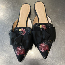 Load image into Gallery viewer, Club Monaco floral mules 39.5
