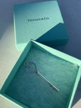 Load image into Gallery viewer, Tiffany heart key pendant
