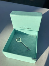 Load image into Gallery viewer, Tiffany heart key pendant
