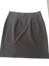 Load image into Gallery viewer, Eileen Fisher stretchy skirt M
