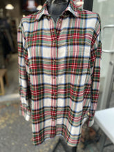 Load image into Gallery viewer, Gap Plaid Flannel Shirt S
