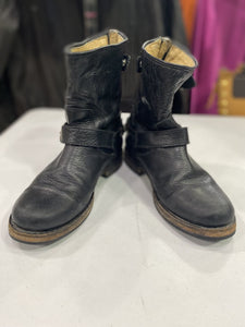 Frye ankle boots 6