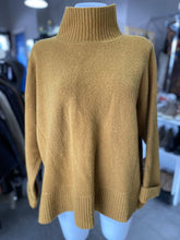 Load image into Gallery viewer, Club Monaco wool blend sweater M
