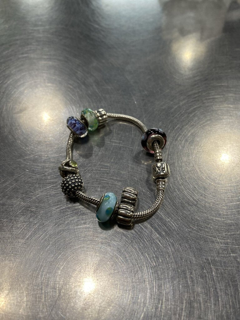 Pandora bracelet w beads