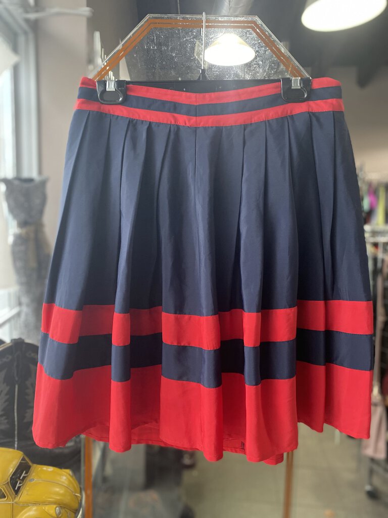 Tommy Hilfiger swingy pleated skirt 8