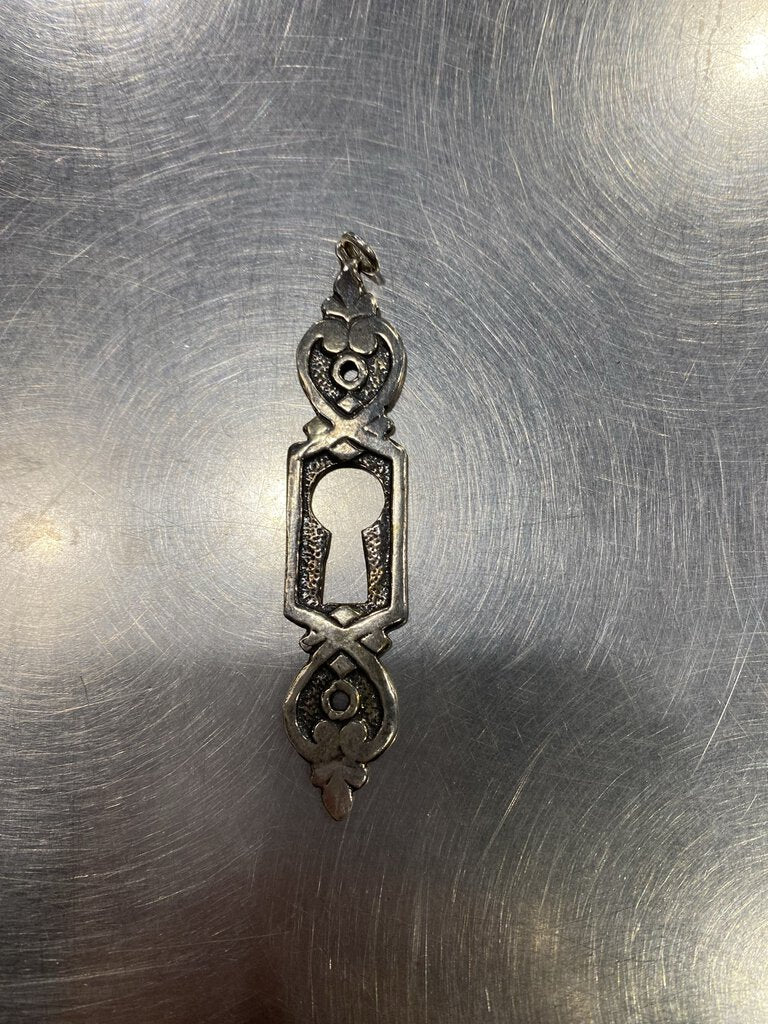 .925 key hole pendant