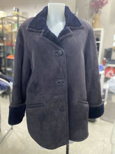 Load image into Gallery viewer, Danier vintage shearling coat M
