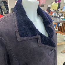 Load image into Gallery viewer, Danier vintage shearling coat M
