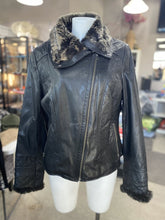 Load image into Gallery viewer, Danier quilted fur trim leather jacket L
