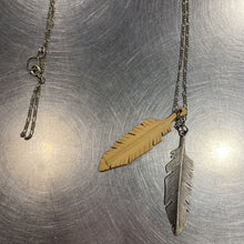 Load image into Gallery viewer, Long leaf necklace
