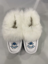 Load image into Gallery viewer, Softmoc white moccasins
