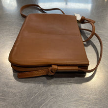 Load image into Gallery viewer, Madewell leather crossbody
