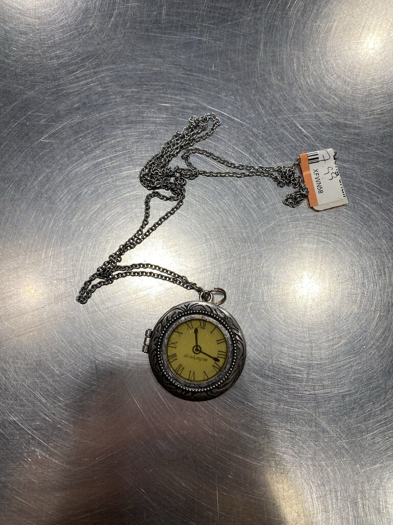 Long chain w faux clock locket