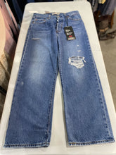 Load image into Gallery viewer, Levi&#39;s Ribcage straight ankle 29 NWT
