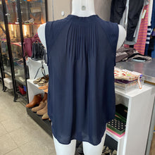 Load image into Gallery viewer, Banana Republic pleated top M
