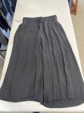 Load image into Gallery viewer, Babaton cropped wide leg pants M
