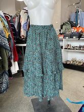Load image into Gallery viewer, Easel animal print pleated skirt M
