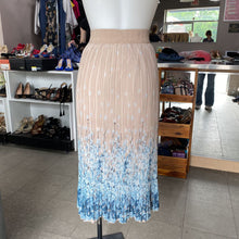 Load image into Gallery viewer, Metro Wear pleated skirt XL
