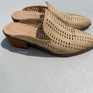 Chinese Laundry woven mules 8.5