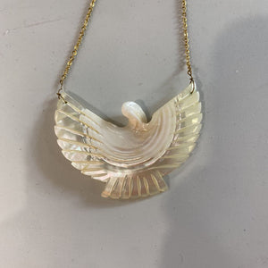 Necklace w Mother of pearl bird pendant