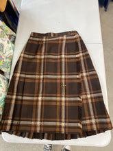 Load image into Gallery viewer, Highland Queen Boucle Roux vintage wool kilt 4
