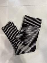 Load image into Gallery viewer, Lululemon striped cropped leggings 4
