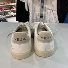 Load image into Gallery viewer, Veja sneakers 39/8
