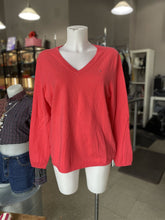 Load image into Gallery viewer, Tommy Hilfiger thin v-neck sweater XXL
