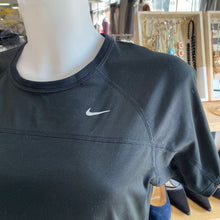 Load image into Gallery viewer, Nike Sportswear t-shirt L
