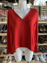 Load image into Gallery viewer, Zara v-neck flowy top NWT L
