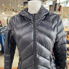 Load image into Gallery viewer, BCBG Generation light packable down jacket M
